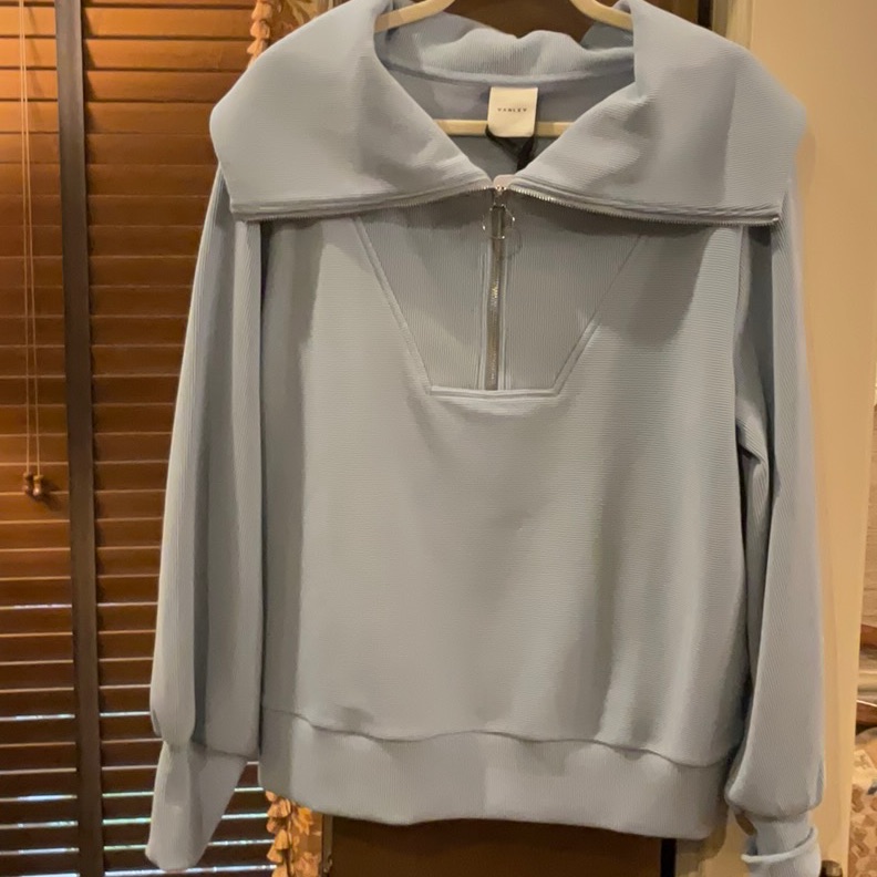 Gorgeous Brand New, Varley Light Blues Half Zip Top. Size L! Christmas Gift.